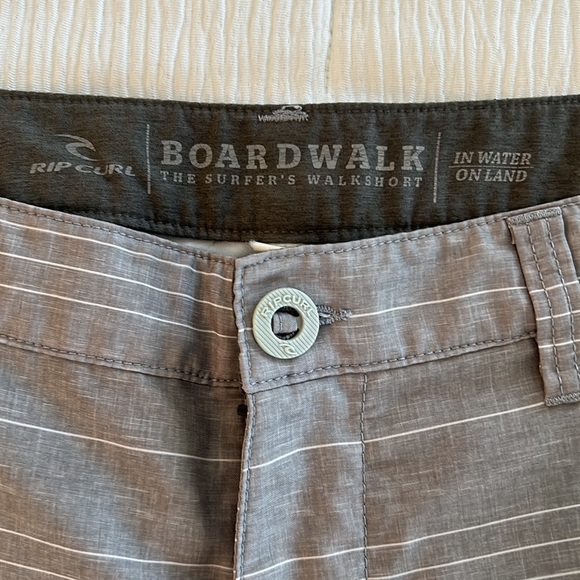 Rip Curl boardwalk shorts - Picture 3 of 9